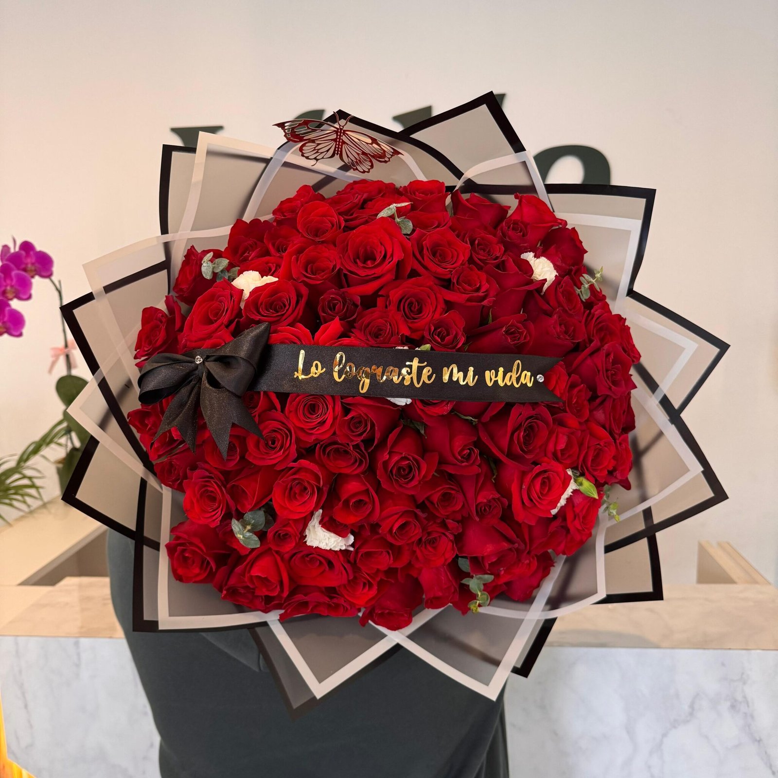 Buchón 100 rosas con cinta personalizada