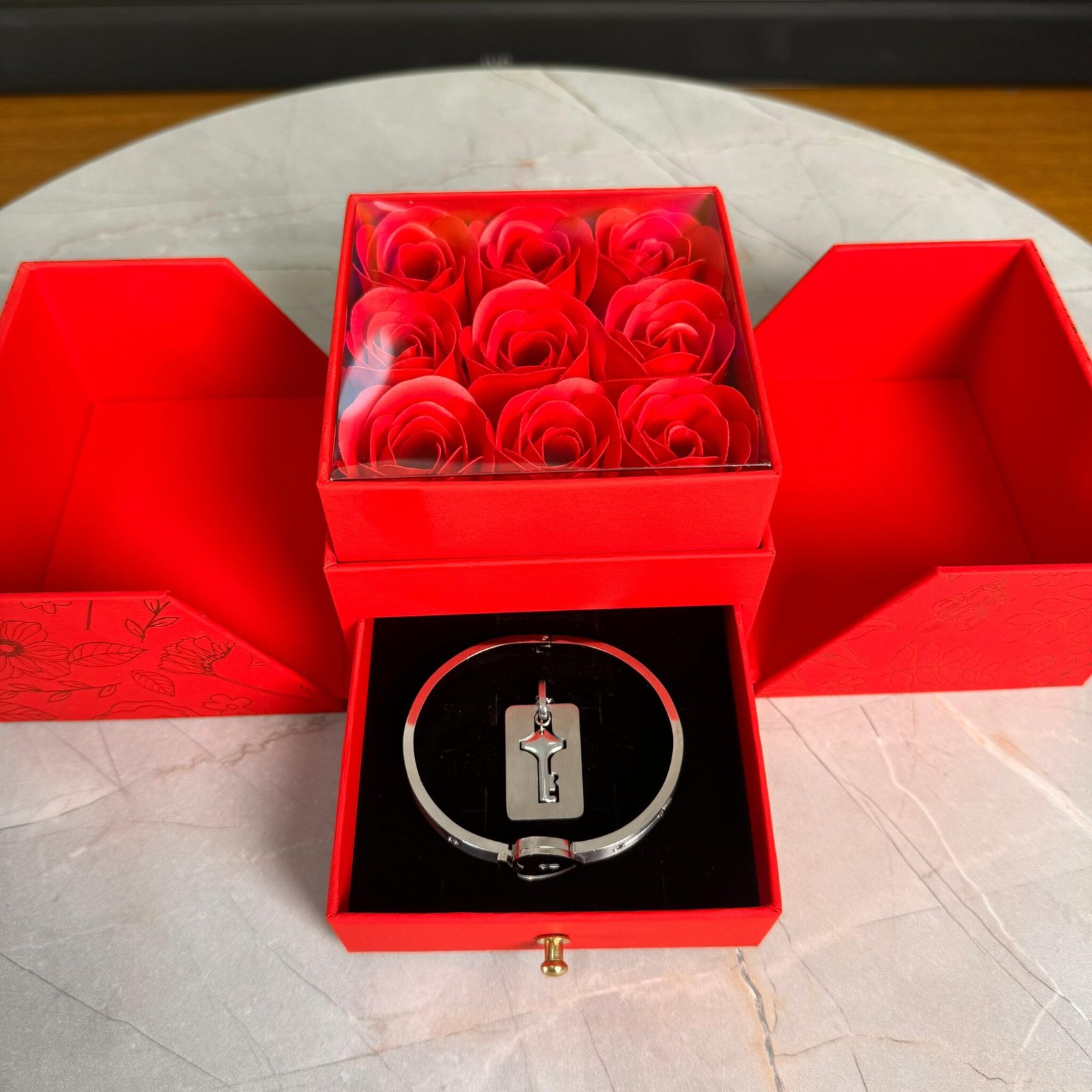 Caja sorpresa con colla y pulsera de pareja
